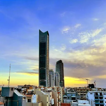 Beautiful One Bedroom 100 Meters From The Beach, Recently Renovated Apartamento *