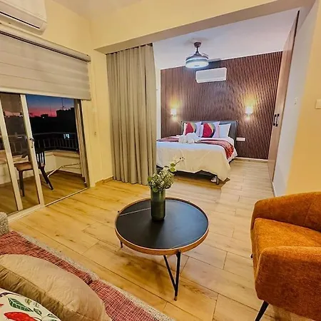 Beautiful One Bedroom 100 Meters From The Beach, Recently Renovated Apartamento *