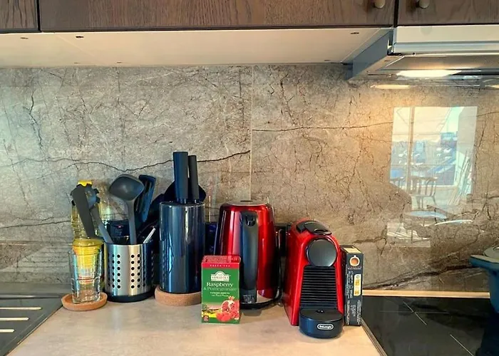 Beautiful One Bedroom 100 Meters From The Beach, Recently Renovated Appartamento Limisso