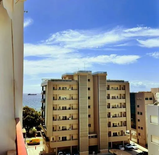 Beautiful One Bedroom 100 Meters From The Beach, Recently Renovated Appartamento