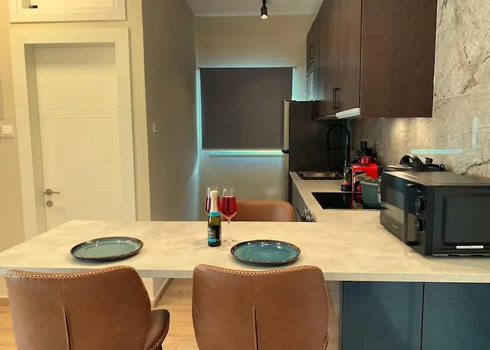 Beautiful One Bedroom 100 Meters From The Beach, Recently Renovated Appartamento Limisso