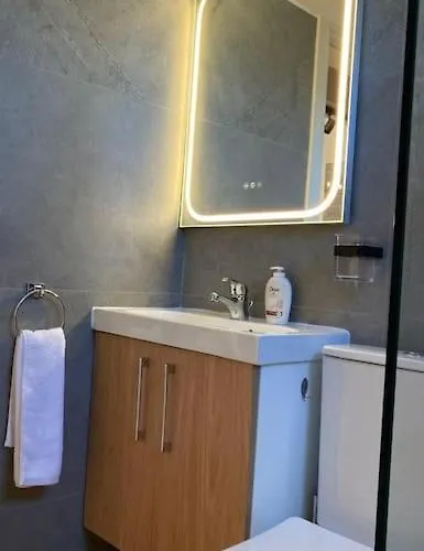 Beautiful One Bedroom 100 Meters From The Beach, Recently Renovated * Limisso